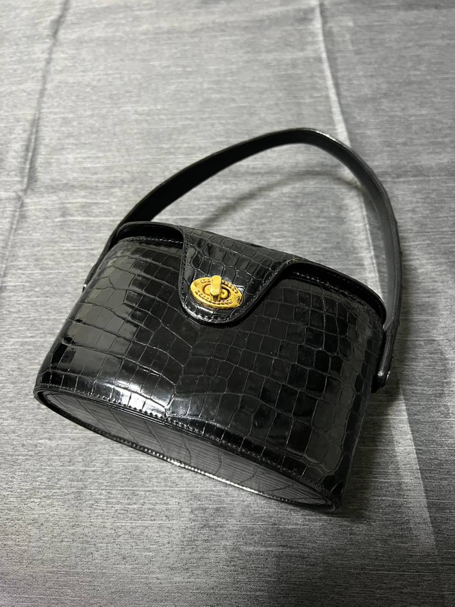 シャネル バニティバッグの値段と価格推移は?|464件の売買情報を集計 ...