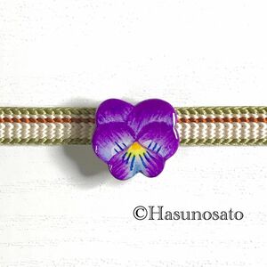 小ぶりなパンジー(紫)の　帯留め　 ビオラ　春　花