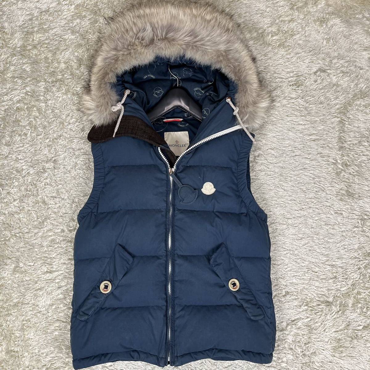 ヤフオク! -「moncler v ベスト」の落札相場・落札価格