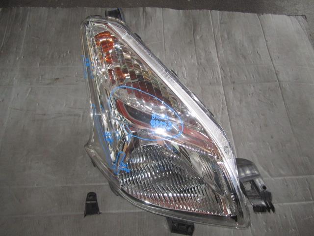 ラクティス DBA-NCP100 右ヘッドランプ 右ヘッドライト 純正品番81110-52670 管理番号S6108