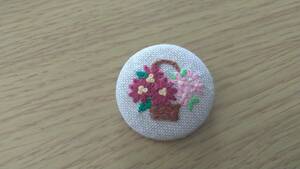 お花かご　刺繍ブローチ