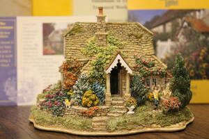  бесплатная доставка Британия производства * LILLIPUT LANE *lilipa train * THE STONEMASON 1998 The British Collection * миниатюра house * редкий 