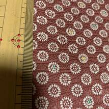 正絹　はぎれハギレ　約36×77 くすみピンク系に小花　小紋　ピンクがかった赤茶_画像3