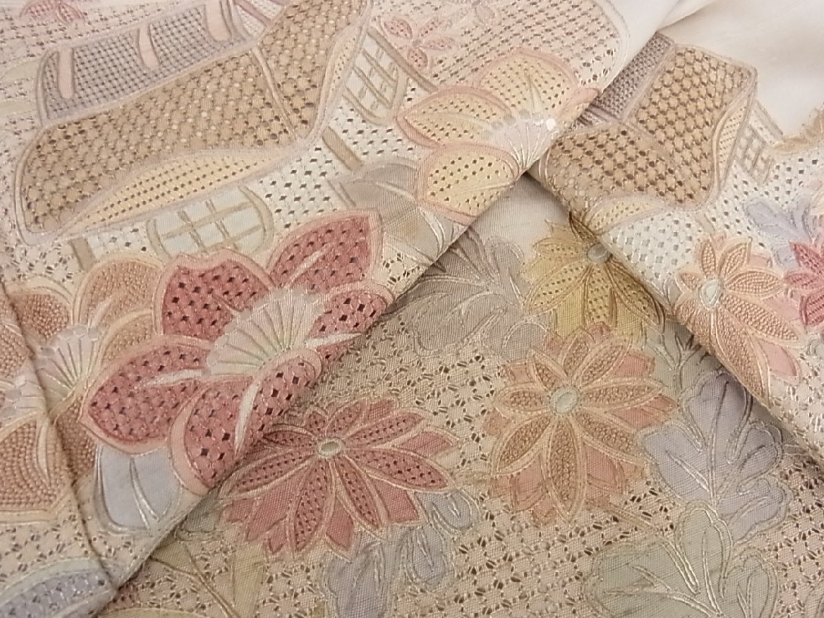 訪問着 スワトウ刺繍の値段と価格推移は?|369件の売買情報を集計した ...