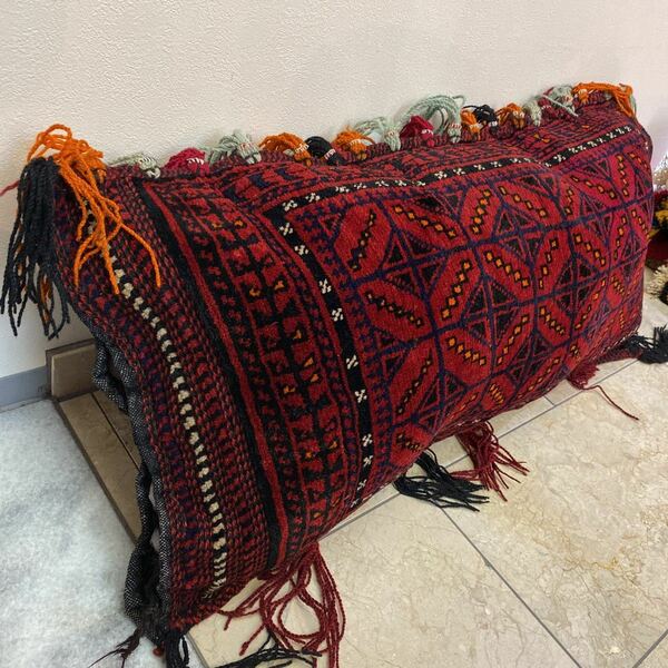 アフガニスタン絨毯の大きなクッションカバー&ピロー☆バルーチ族☆オールドピース＊中身のクッション付☆10＊良質のオールドウール