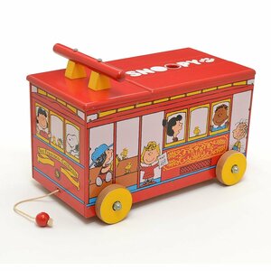 0387341 DETERMINED Snoopy. Wagon ... Vintage 80 period tree box bus America display 