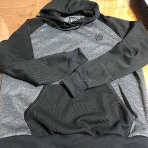 プルオーバーパーカー