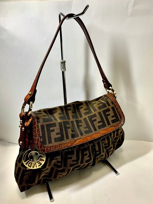 ヤフオク! -フェンディズッカ柄ワンショルダーバッグの中古品・新品 ...