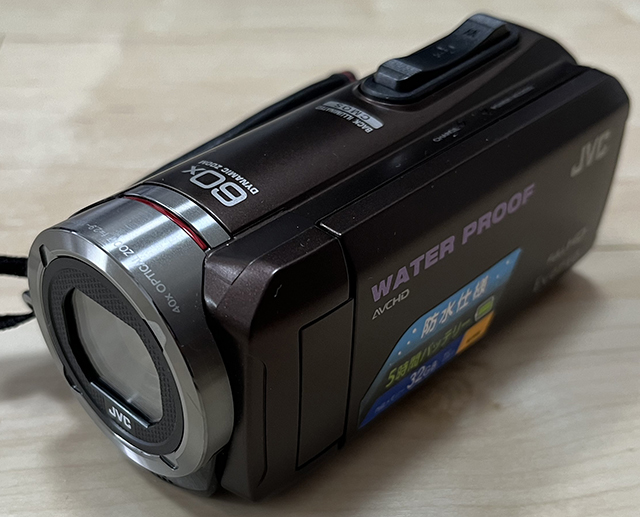 VICTOREverio GZ-HM177-R レッド カメラ、付属品セット 【国内発送 