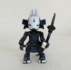 青甲冑　狐武者　-左槍-「電脳大工 三等身狐武者 狐獣人×甲冑」フィギュア★高さ約８cm〈K6