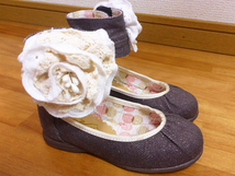 【新品未使用タグ付き】16㎝花のモチーフが可愛い靴_画像2