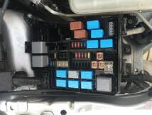 TO3 / HARRIER / ハリアーハイブリッド / AVU65W / 4WD / ヒューズボックス / Fuse box / 訳あり_画像2