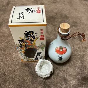 * Arita .. comfort futoshi . from . kun .. mountain sake bottle .... sake cup 