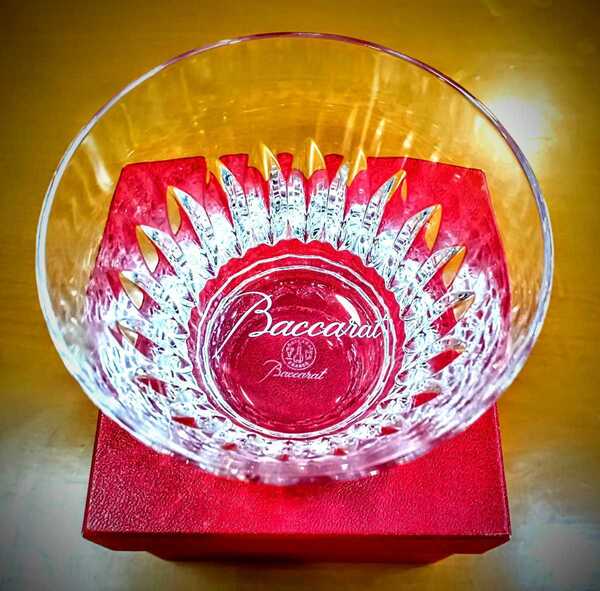 ずっしりと重い気品溢れるバカラロックグラス 高さ86 mm 直径98 mm高貴な輝きBaccarat ロックグラス バカラグラス 重量感