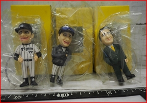  Hanshin Tigers [ star .. one direction #77] pedestal attaching tiforume mini figure 3 piece set # Professional Baseball Tigers[ new goods ] including carriage 