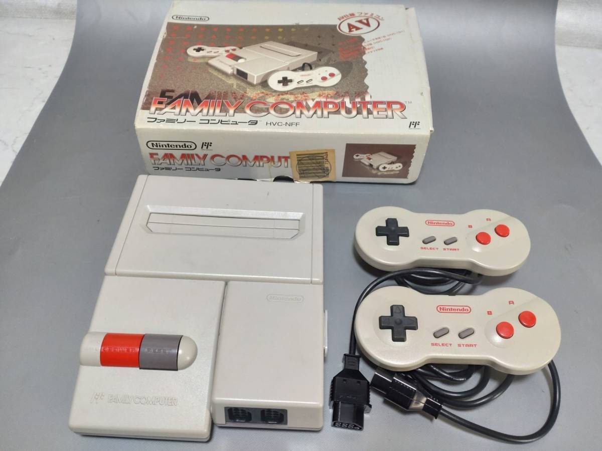 白木/黒塗り Nintendo 旧世代ゲーム機 HVC-NFF (ニューファミコン 
