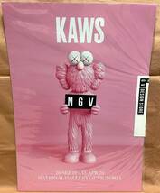 新品 KAWS NGV オリジナルポスター 3枚セット GONE BFF オフィシャル カウズ バリーマッギー OBEY バンクシー_画像2