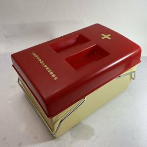[ free shipping prompt decision ] New Japan medicines personal first-aid kit red medicine box .. medicine inserting Showa Retro plastic case case 