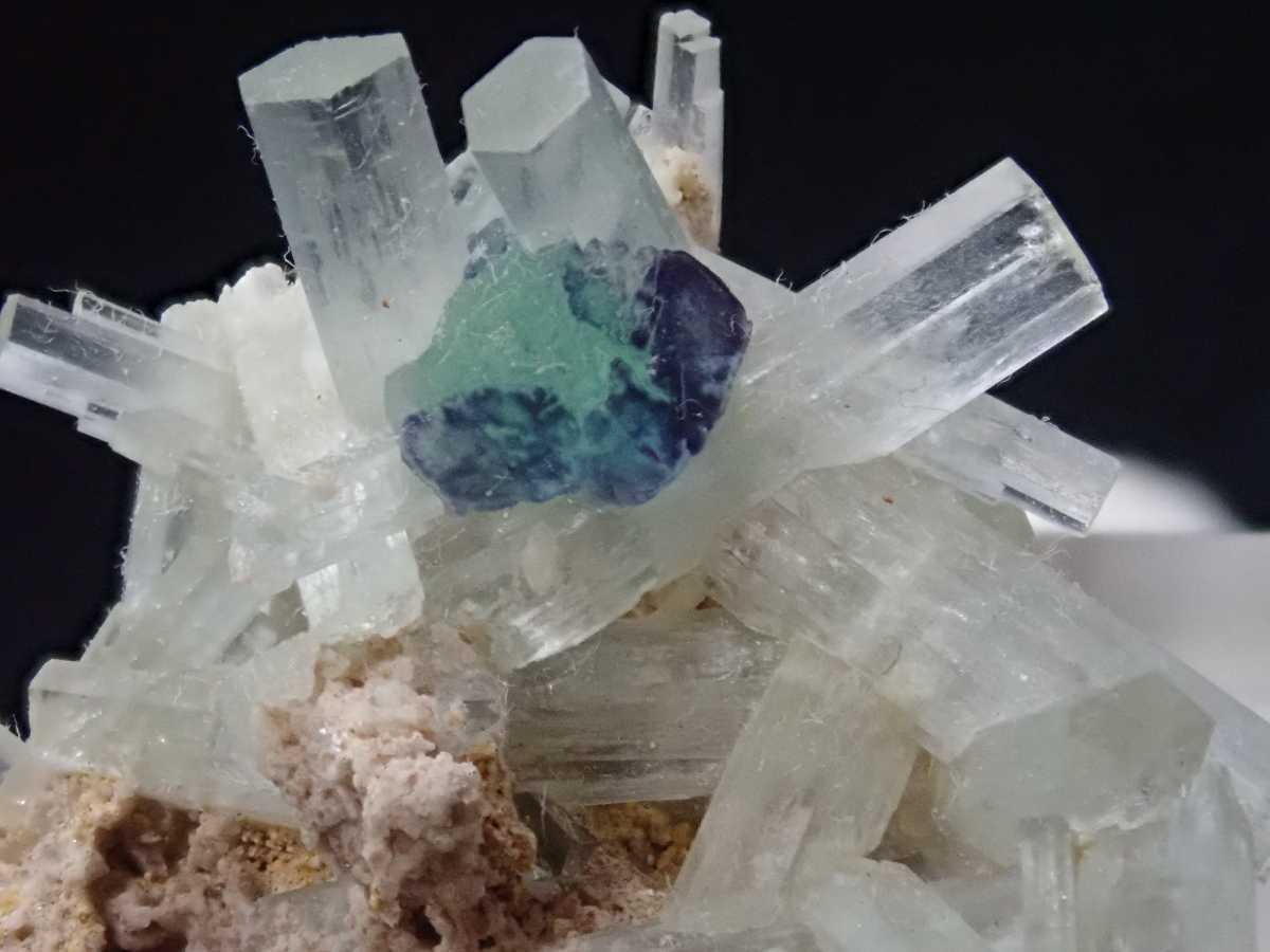 閉山ヒルトン鉱山 フローライト 蛍石 fluorite 原石 鉱物標本 鉱物