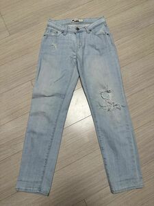 levi's boyfriend ダメージパンツ