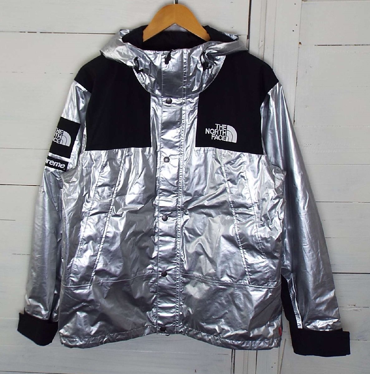 ヤフオク! -「supreme north face マウンテンパーカー」の落札相場