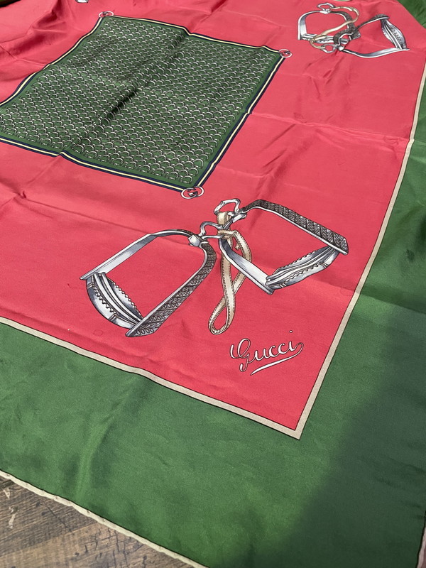 とっておきし新春福袋 未使用 GUCCI グッチ スカーフ 花柄 モダール