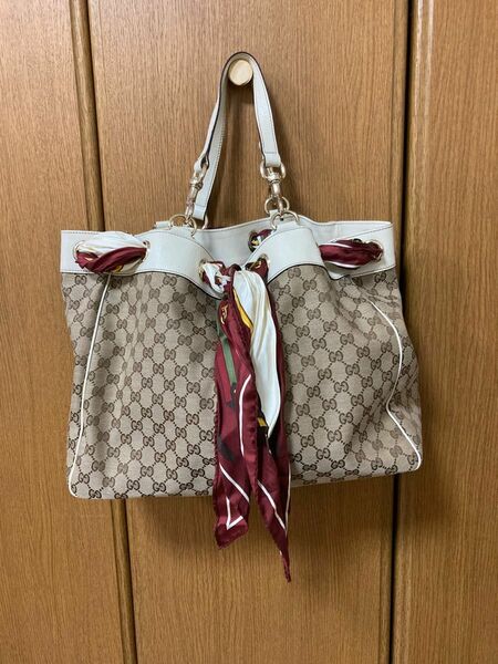 GUCCI スカーフ付きバック