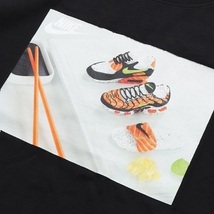 ■NIKE NSW FOOD SHOESHI S/S Tee ブラック 新品 Mサイズ ナイキ スポーツウエア シューズシ 半袖 Tシャツ 寿司 DD1327-010_画像1