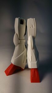 旧1/144 ターンエーガンダム (∀ガンダム)　脚部　ガンプラ 完成品 ジャンク