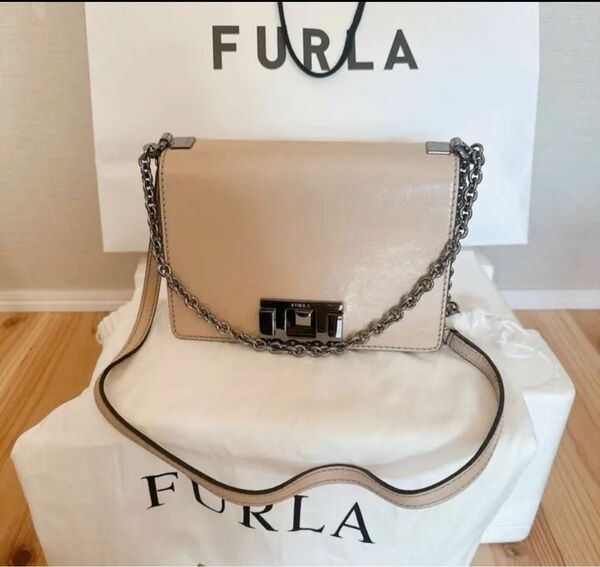 値交渉可能　フルラ ショルダーバッグ ミミ FURLA ベージュ系チェーンバッグ