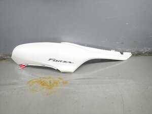 βDI15-3 ホンダ フォルツァZ MF08 前期 6速 (H16年式) 純正 リアカウル シートカウル 右 破損部有！