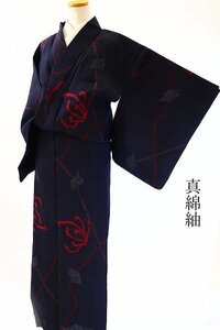 【送料無料】美品　逸品　真綿紬 黒色 彼岸花 菊 花柄　小紋 バチ衿 身丈156.0cm　裄丈64cm 単衣 お洒落 正絹 m-4175