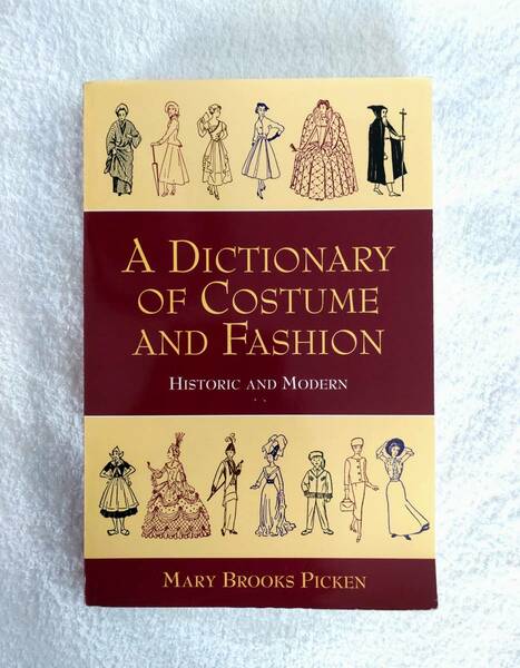 洋書　ファッション　服飾　「A Dictionary o Costume and Fashion」