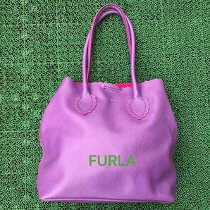 フルラ レディースバック ※特徴的なポケットが内側にあり