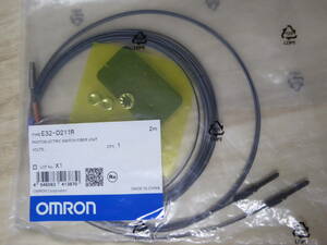 [m10076y z] 新品 オムロン ファイバセンサ E32-D211R (2M用)　OMRON