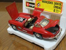 【中古】1/24ミニカー　メルセデスベンツ　300SLガルウィング Mercedes-Benz 赤　Burago/ブラーゴ【超希少！旧パッケージ】【管理：1044】_画像3