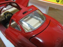 【中古】1/24ミニカー　メルセデスベンツ　300SLガルウィング Mercedes-Benz 赤　Burago/ブラーゴ【超希少！旧パッケージ】【管理：1044】_画像4