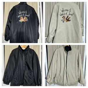 【リバーシブル】 メンズ フリースジャケット【Fサイズ】黒×ベージュ アウター、ブルゾン、襟高、裾ドローコード 背面 ベアー クマ刺繍