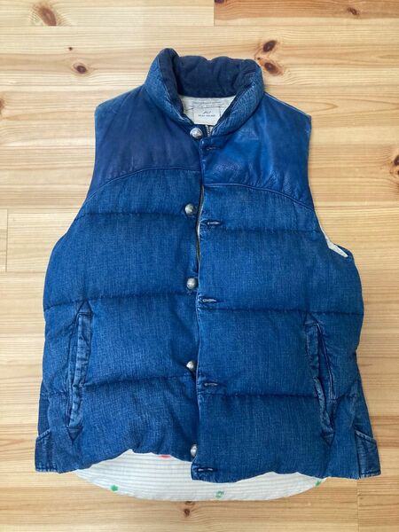 REMI RELIEF BEAMS PLUS 別注Denim Down Vest