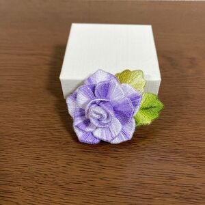 刺繍ブローチ 薔薇ブローチ 立体ブローチ