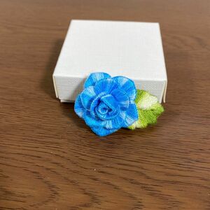 刺繍ブローチ 薔薇ブローチ 立体ブローチ ミニサイズ