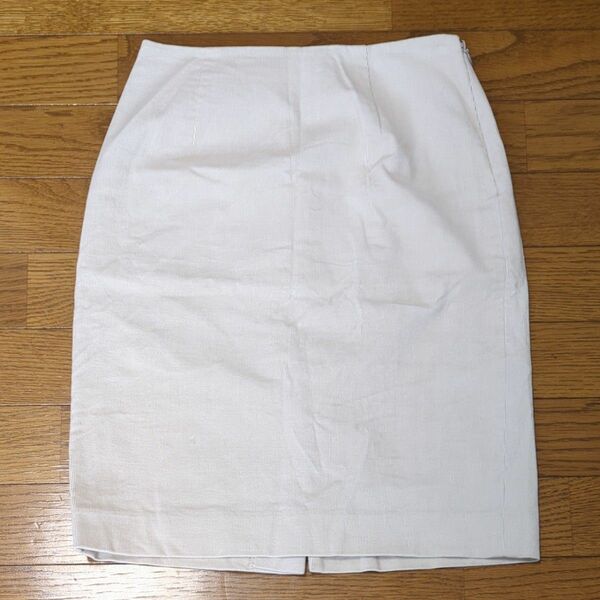 DES PRES（デ・プレ）アイボリー色コーデュロイタイトスカート　サイズ00
