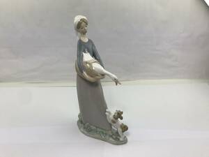 Y/　LLADRO　リヤドロ　4866　Girl with Goose and Dog　アヒルを抱いた少女と犬　フィギュリン　置物　0122-13