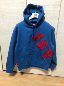 新品同様綺麗 即完売モデル Supreme シュプリーム 刺繍ロゴ パーカー