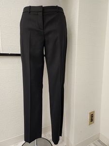 ヒューゴボス　黒　パンツ未使用　イタリアサイズで３８　【８６３８－２－３】