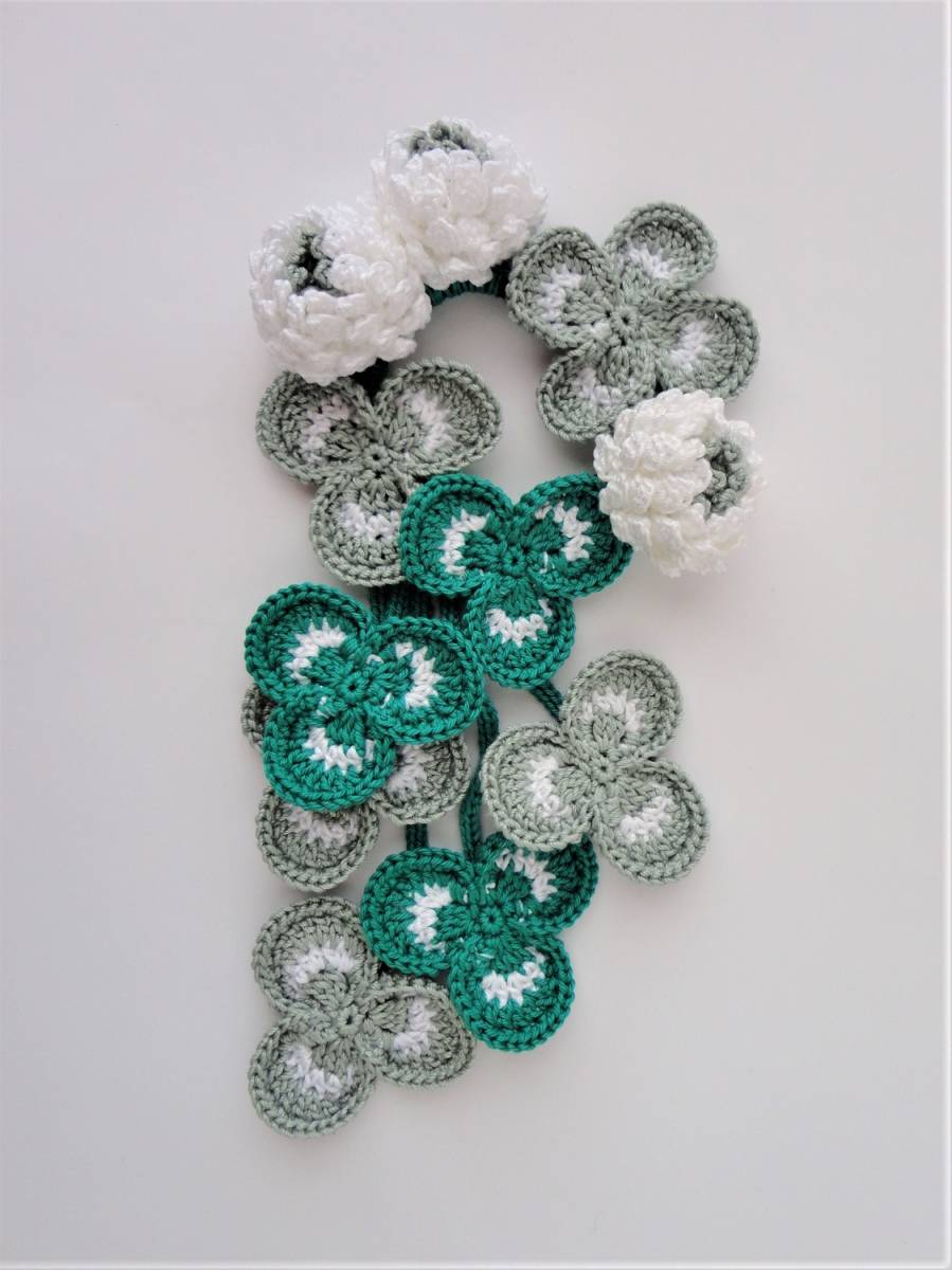 Gorgeous three-dimensional clover and white clover scrunchie * lace knitting * handmade * four-leaf clover * ∵ resale × 14 ∵ * a904, Women's Accessories, hair accessory, Hair ties, Scrunchie