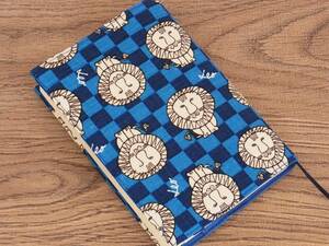 [ library book@] gum band . attaching book cover pocketbook cover * Lisa la-son* lion * city pine pattern 