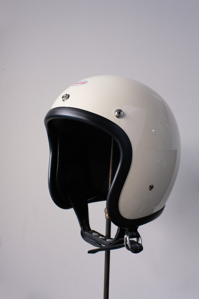 新品未使用品)オーシャンビートル BEETLE STR 120 ホワイト ヘルメット