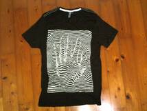 ☆エイチ＆エム【H＆M☆DIVIDED】プリント　ストレッチ薄手コットン 半袖Tシャツ S 黒 ブラック　手形_画像1