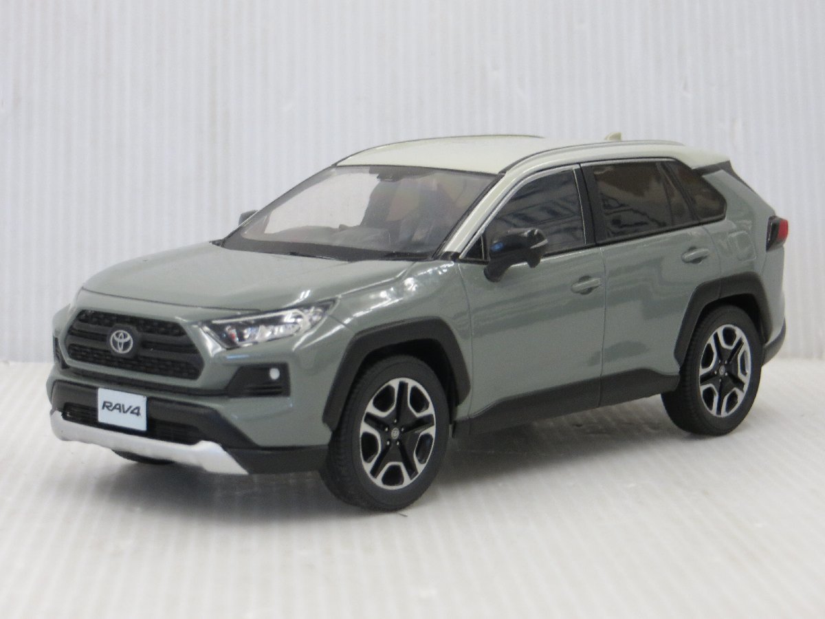 トヨタ RAV4アドベンチャー 1/30 ミニカー (ケース付) アーバンカーキ